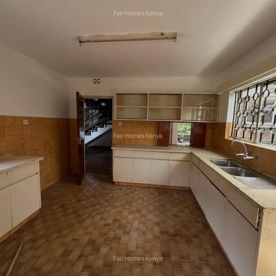 4 Bed Townhouse with En Suite at James Gichuru - 12