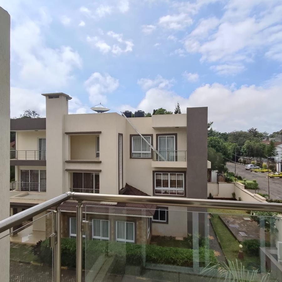 5 Bed Villa with En Suite at Lavington Shopping Centre - 1