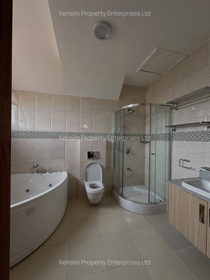 5 Bed Townhouse with En Suite in Lavington - 6