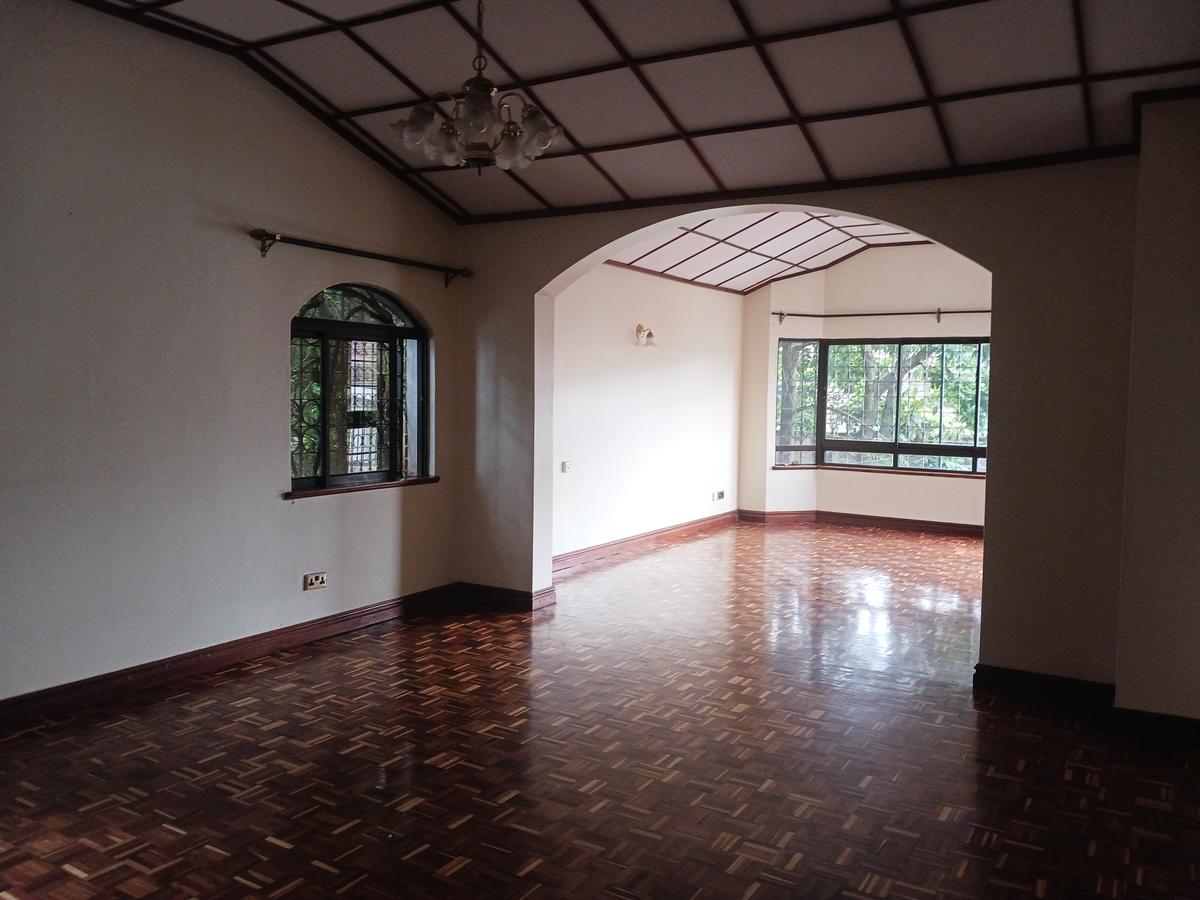 6 Bed Townhouse with En Suite at Lavington - 12