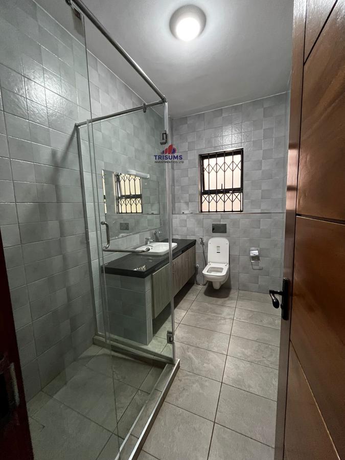 5 Bed Townhouse with En Suite in Westlands Area - 7