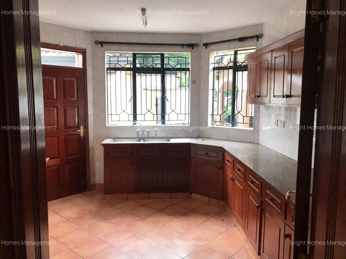 4 Bed Townhouse with En Suite in Lavington - 14