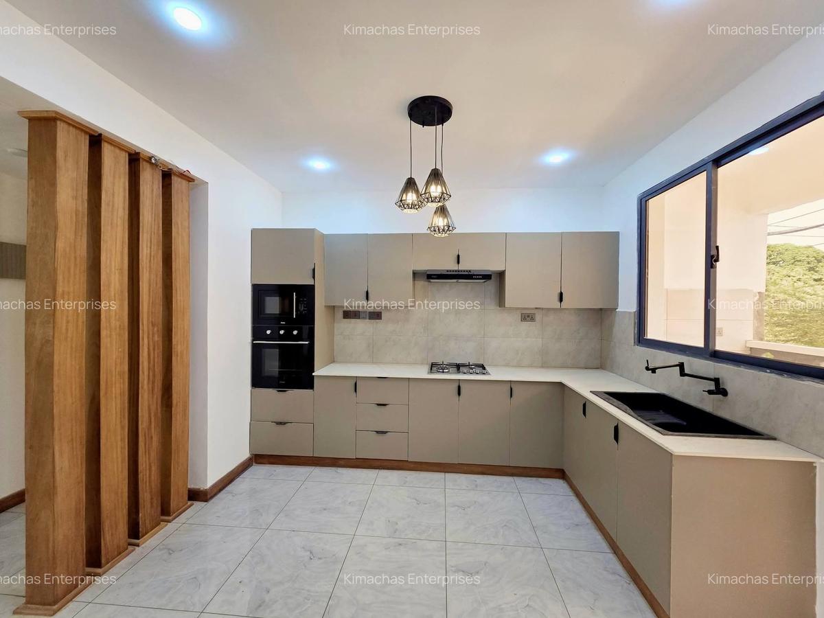 3 Bed Apartment with En Suite at Off Links Road - 2