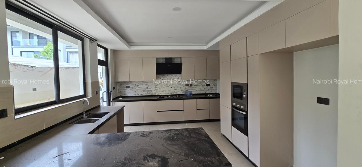 4 Bed Townhouse with En Suite at Lavington Green - 19