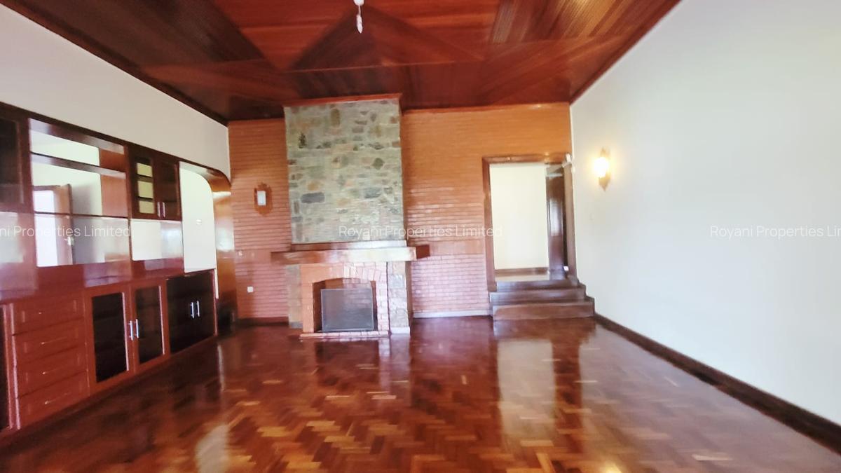 5 Bed House with En Suite in Rosslyn - 2