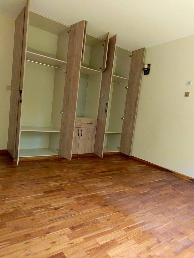 4 Bed House with En Suite in Runda - 11