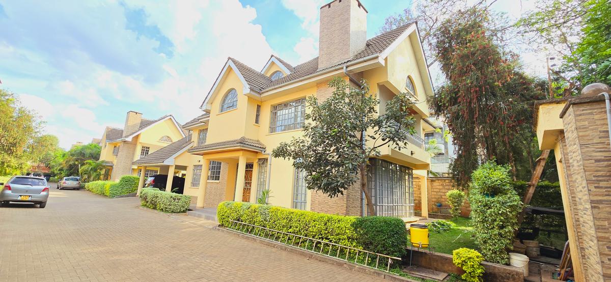 5 Bed Townhouse with En Suite at Lavington - 1