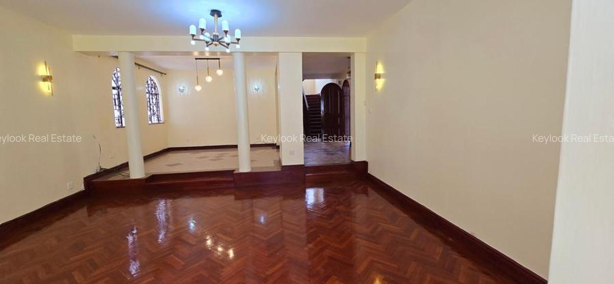 5 Bed Townhouse with En Suite at Riverside Garden - 8