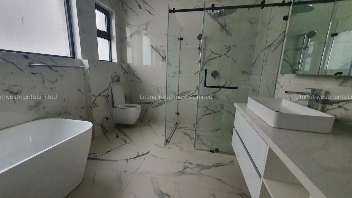 5 Bed Townhouse with En Suite in Lavington - 10