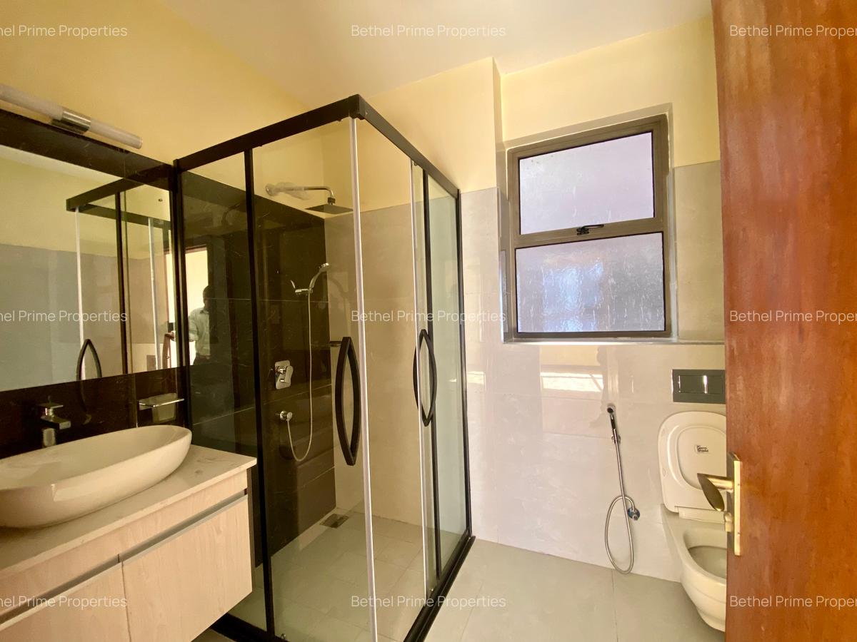 4 Bed Apartment with En Suite in General Mathenge - 14