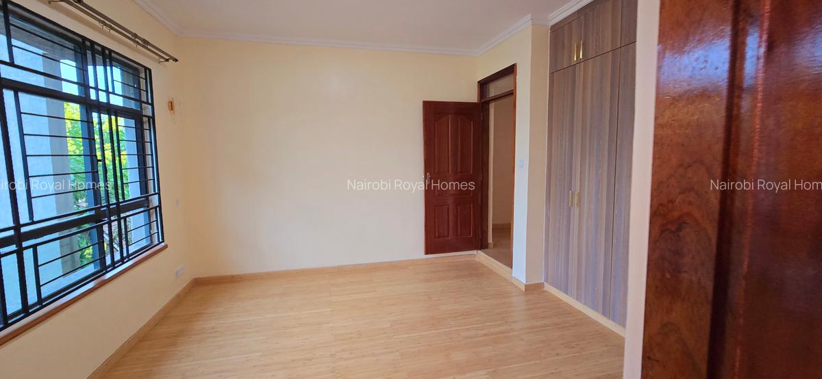 5 Bed Townhouse with En Suite at Lavington Road - 15