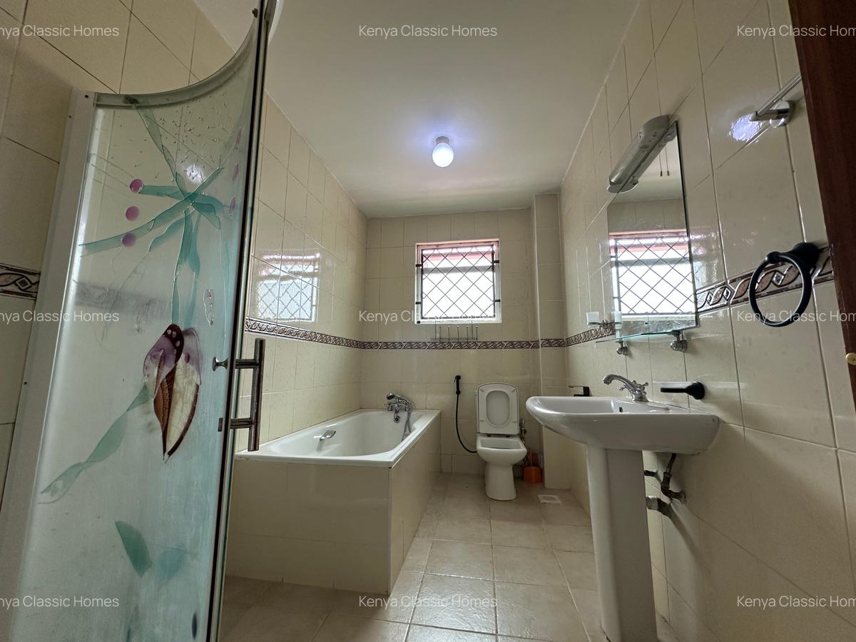 3 Bed Apartment with En Suite in Kilimani - 16