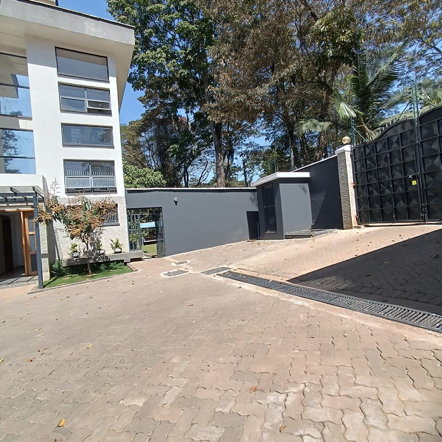 5 Bed Townhouse with En Suite in Lavington - 2