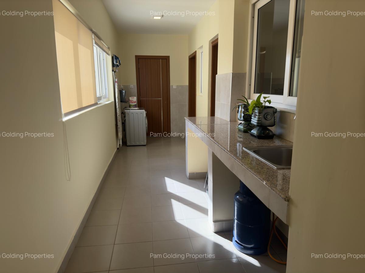 Serviced 3 Bed Apartment with En Suite at Rhapta Road - 17