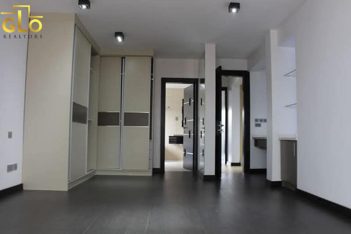 3 Bed Apartment with En Suite in Riverside - 11