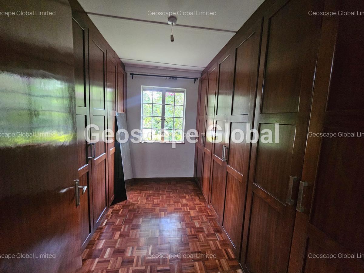 5 Bed House with En Suite in Rosslyn - 7