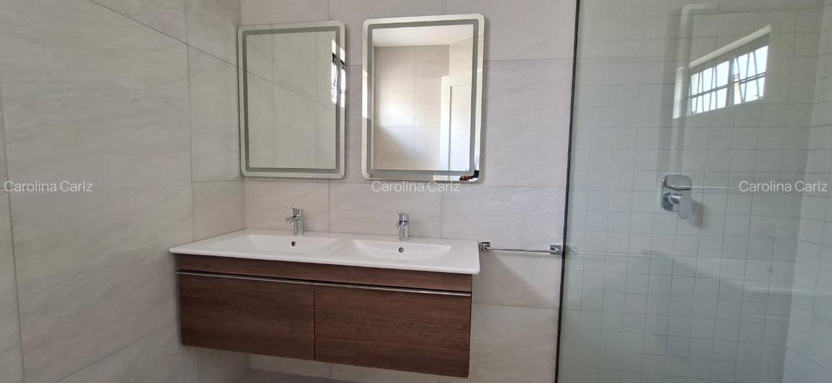 4 Bed Townhouse with En Suite at Brookside Drive - 14