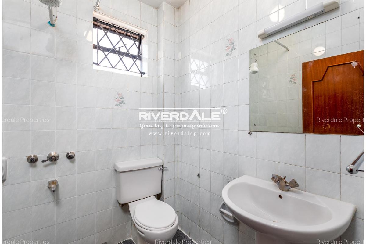 5 Bed Townhouse with En Suite in Lavington - 11