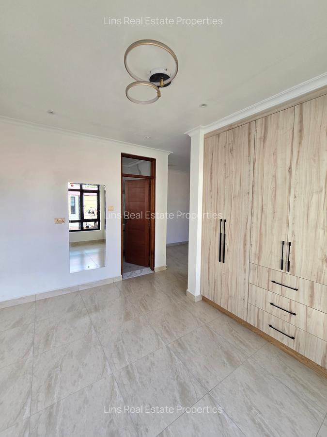 7 Bed House with En Suite in Runda - 12