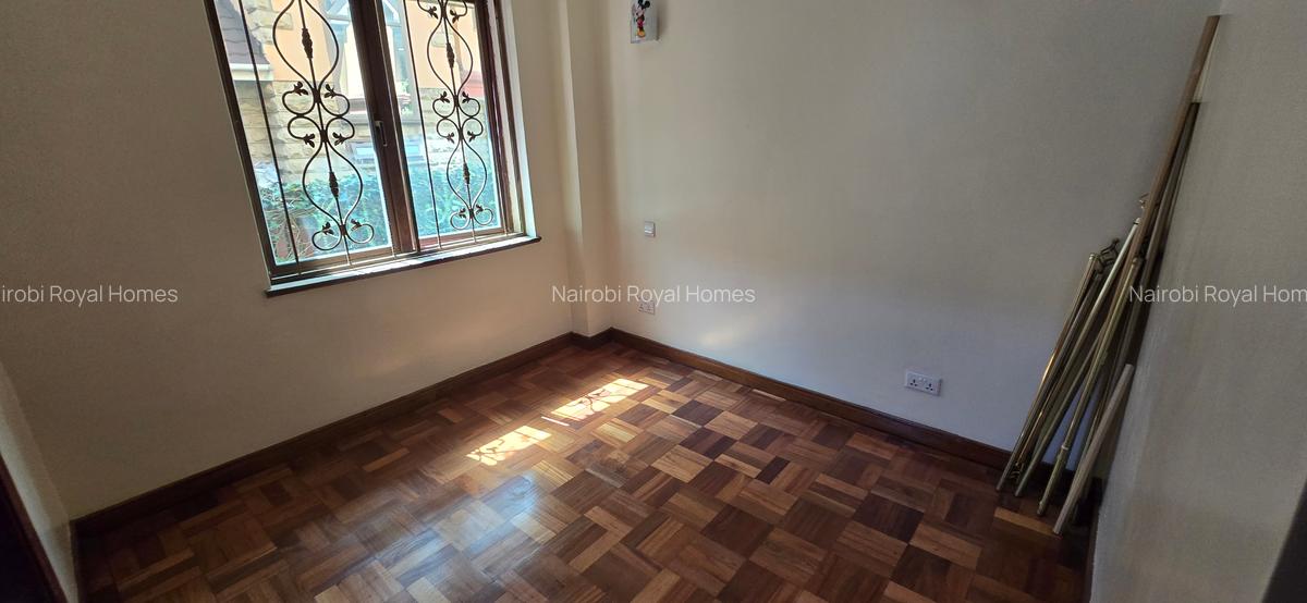 5 Bed Townhouse with En Suite at Lavington Green - 13