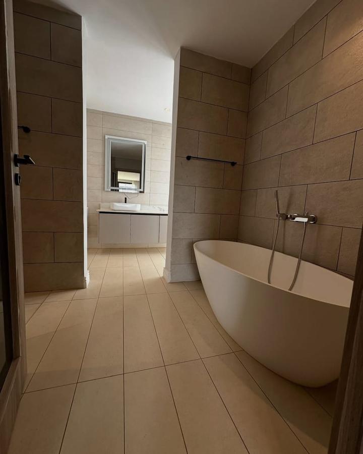 5 Bed House with En Suite in Runda - 7
