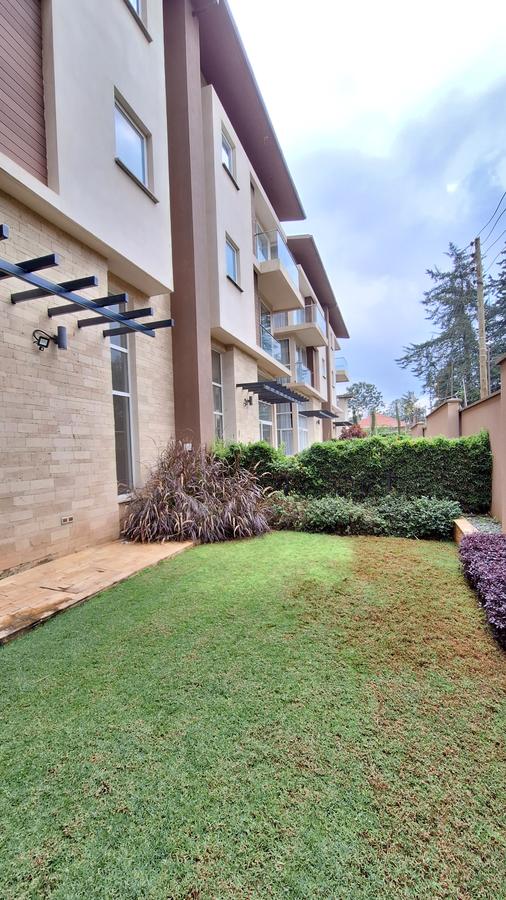 5 Bed Townhouse with En Suite at Lavington. - 9