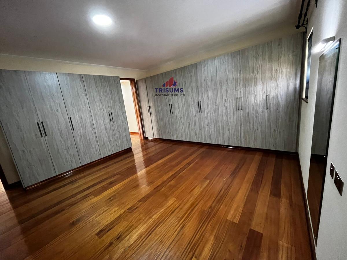 5 Bed Townhouse with En Suite in Westlands Area - 12