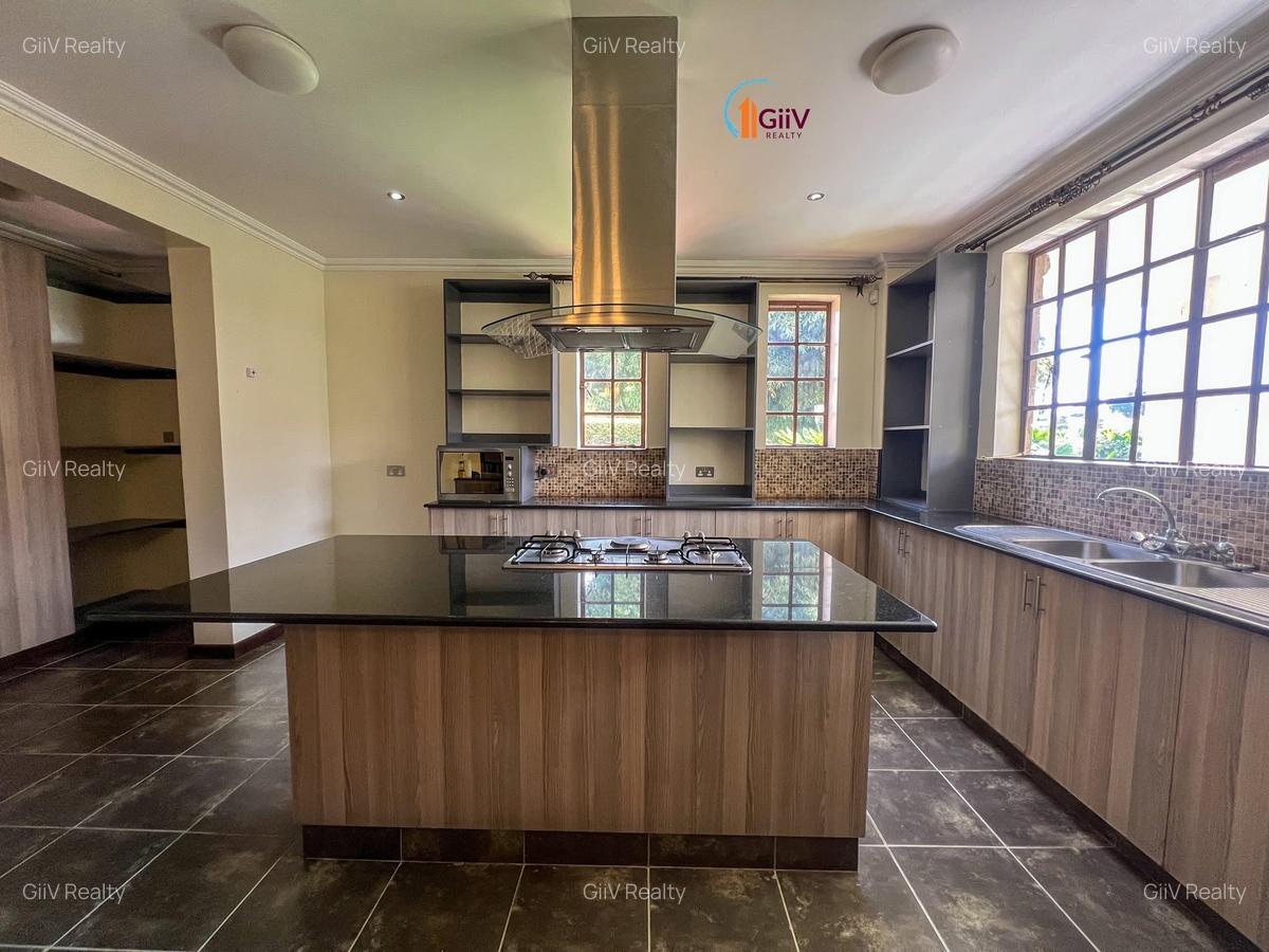 4 Bed Townhouse with Swimming Pool in Rosslyn - 8