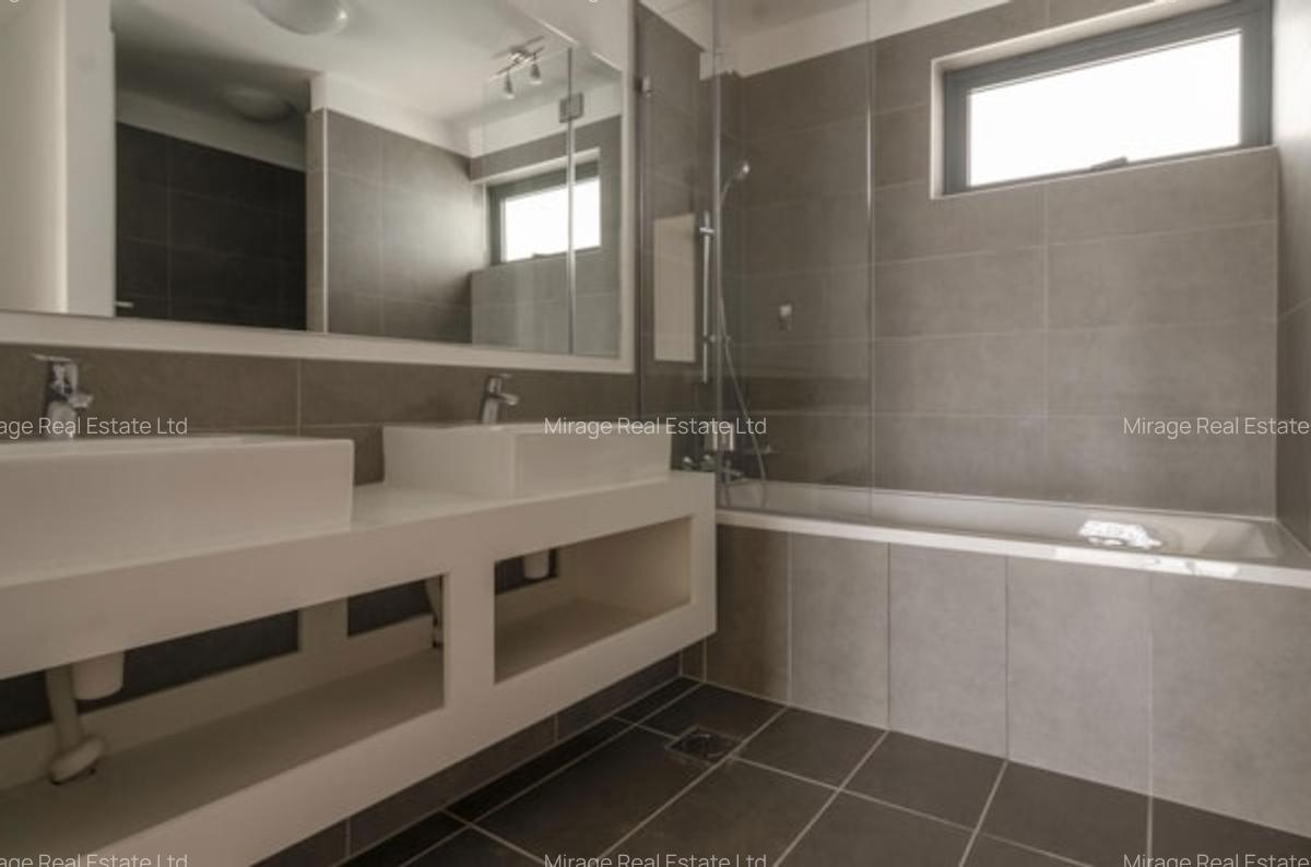 3 Bed Apartment with En Suite in Garden Estate - 10