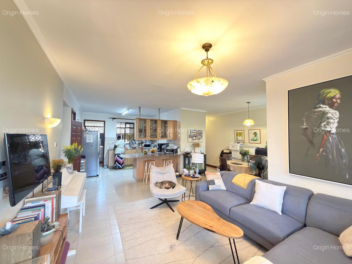 Serviced 2 Bed Apartment with En Suite at Brookside Drive - 3