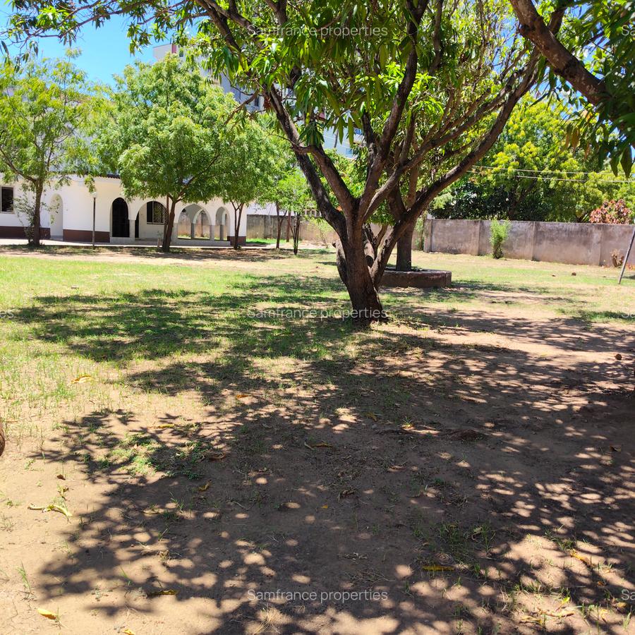 1 ac Commercial Property with Service Charge Included at 3Rd Avanue - 8