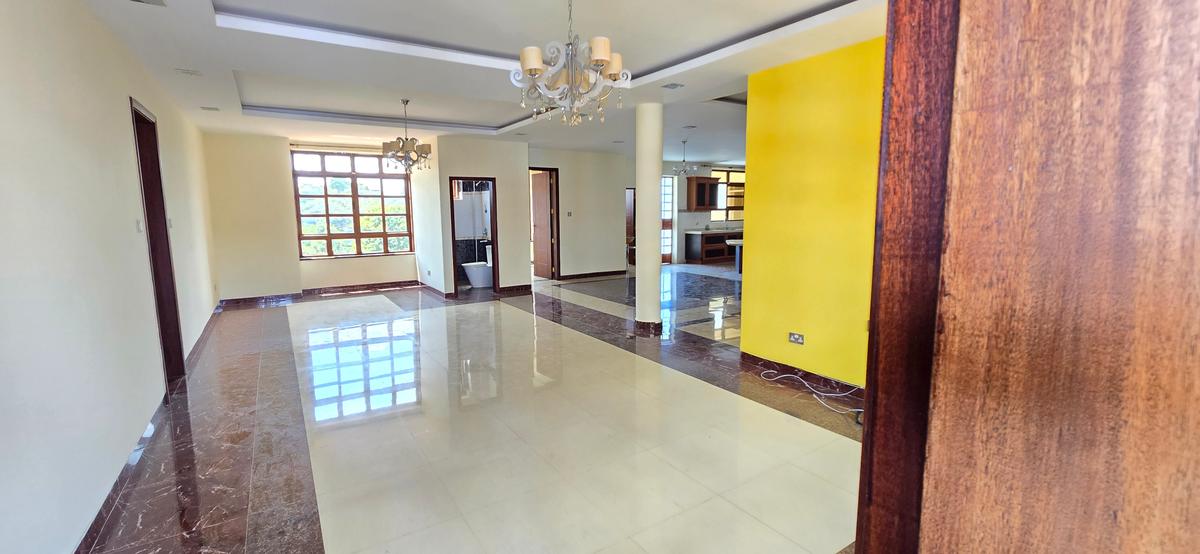 4 Bed Apartment with En Suite at Hundreds Streets - 12