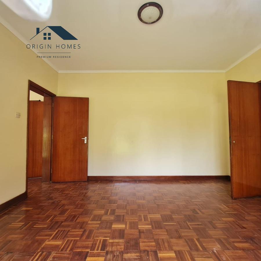 4 Bed House with En Suite at Lavington - 16