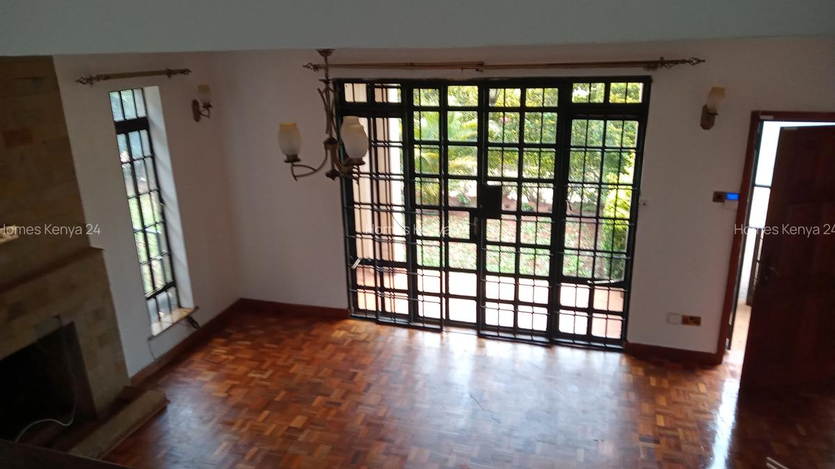 4 Bed Townhouse in Redhill - 10
