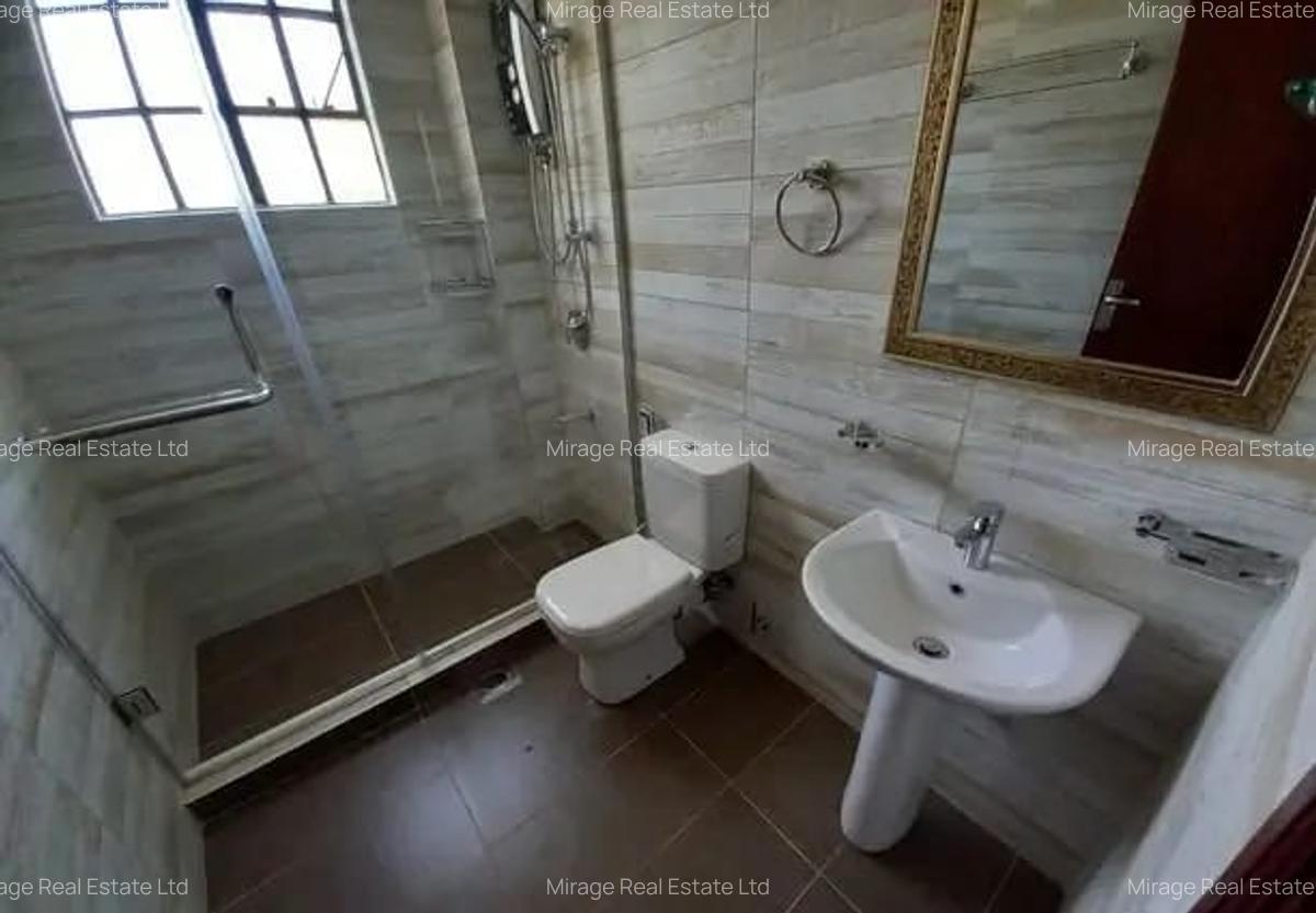 3 Bed Apartment with Swimming Pool in Riverside - 11