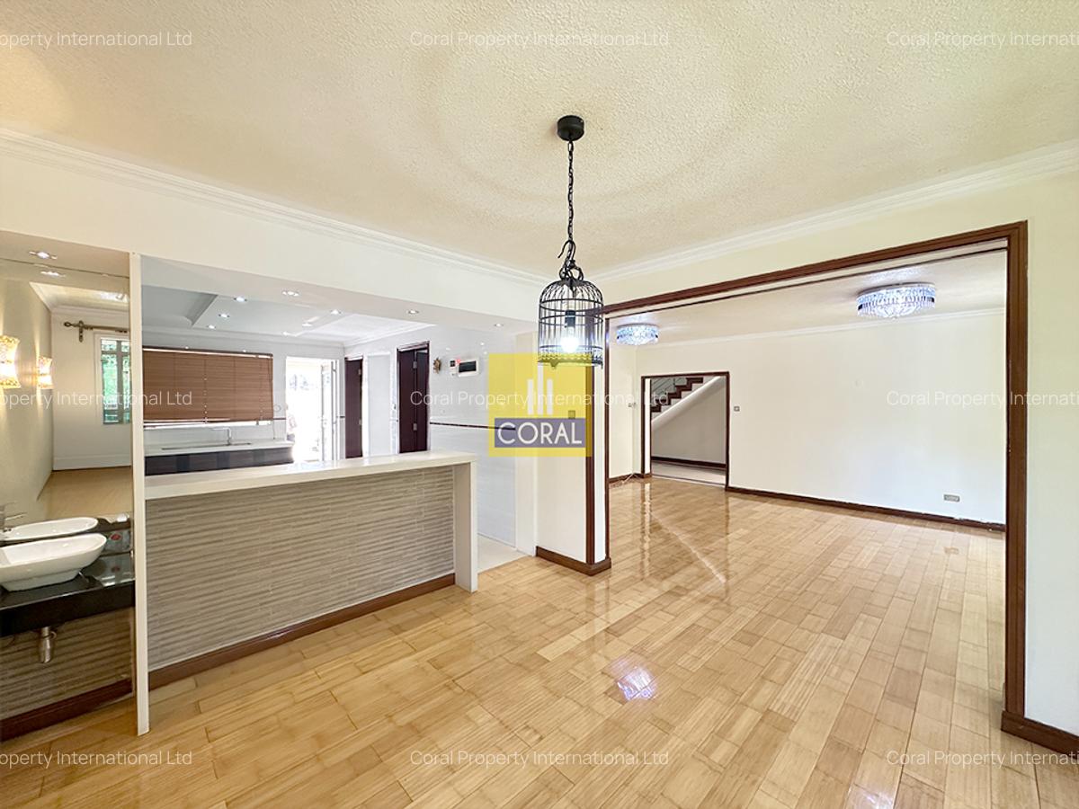 4 Bed Townhouse in Spring Valley - 1