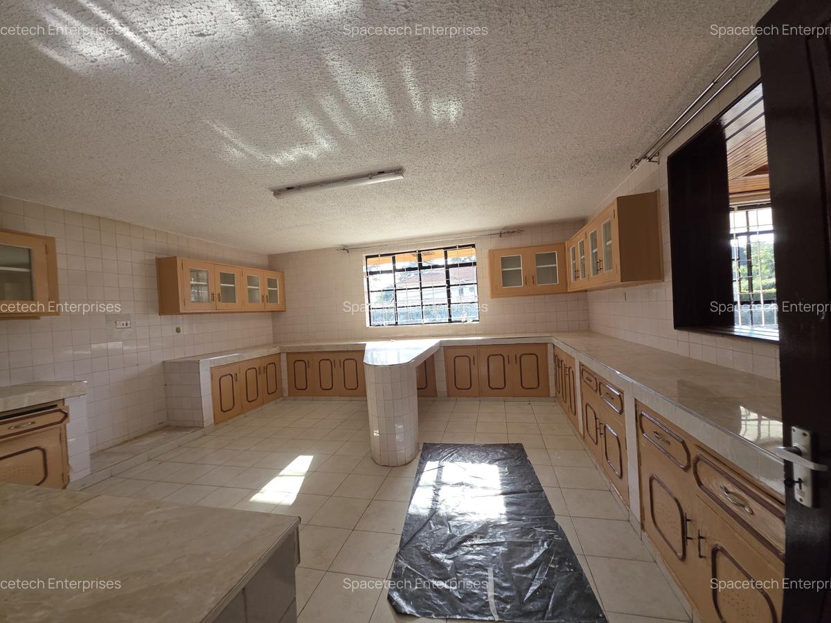 5 Bed House with En Suite in Runda - 7