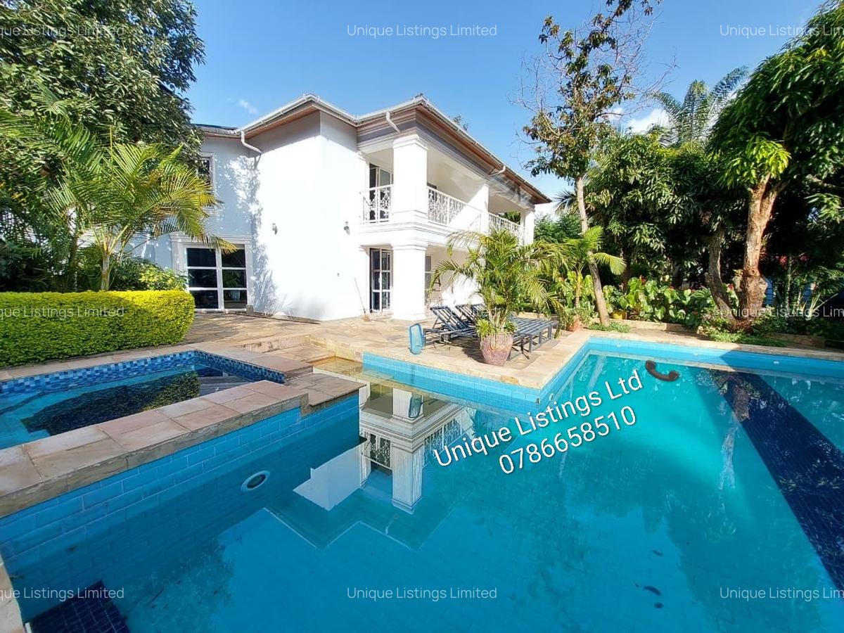 6 Bed House with En Suite in Runda - 1