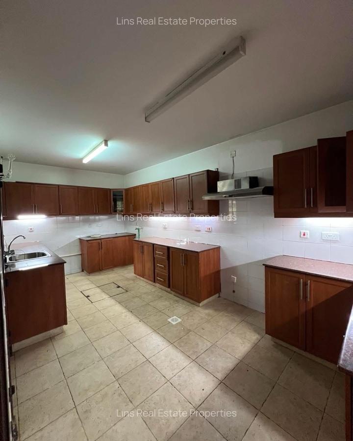 4 Bed Townhouse with En Suite in General Mathenge - 7