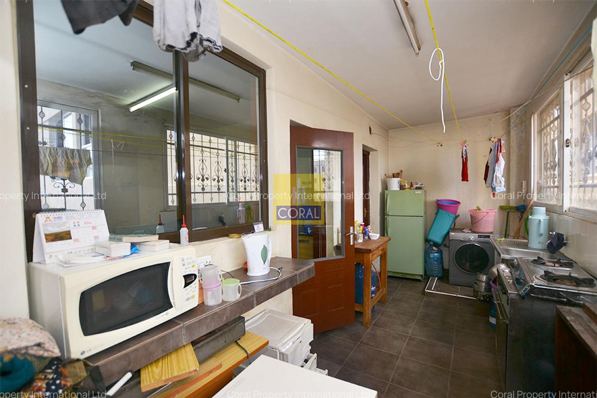 3 Bed Apartment in Parklands - 10