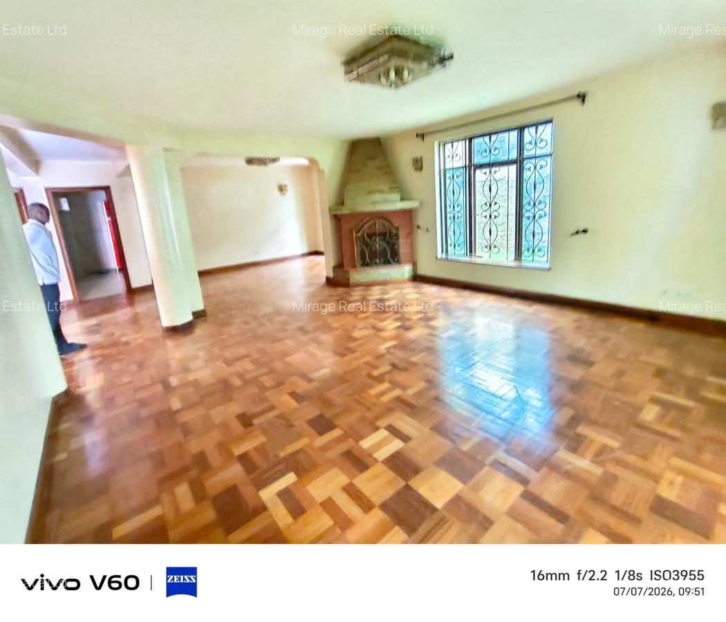 5 Bed Villa with En Suite in Lavington - 20