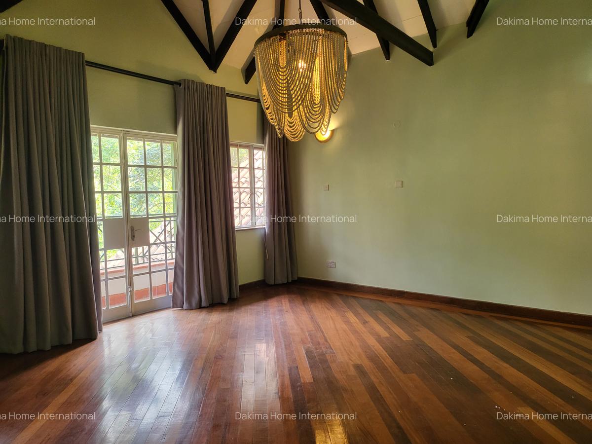 5 Bed Townhouse with En Suite in Rosslyn - 15