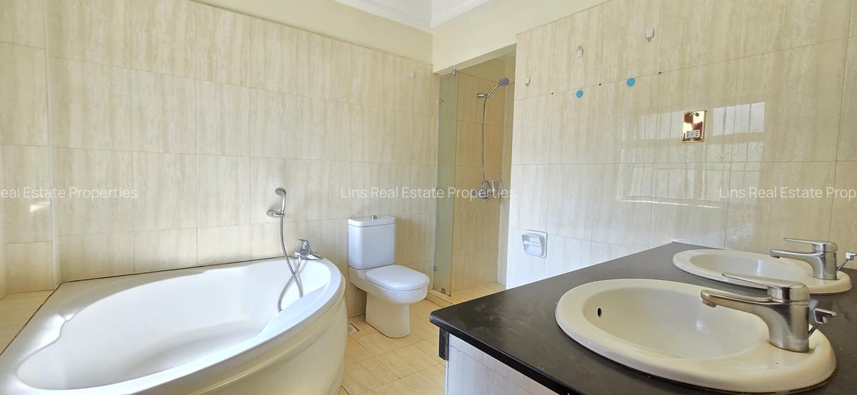 5 Bed Townhouse with En Suite in Runda - 9
