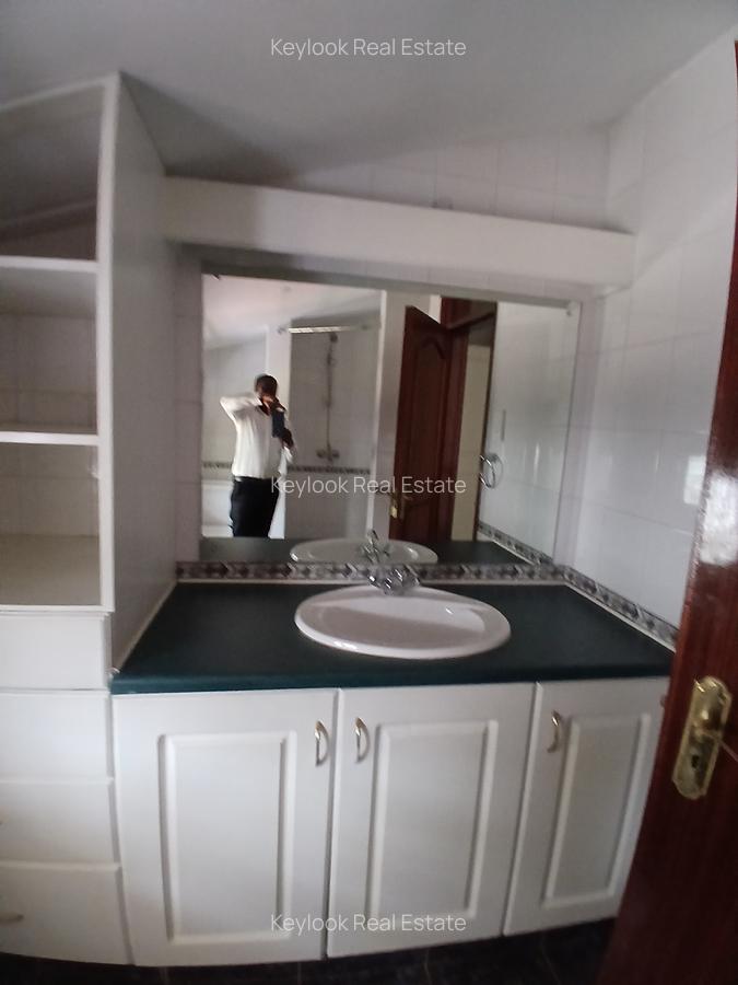2 Bed Townhouse with En Suite at Off Mandera Road - 2