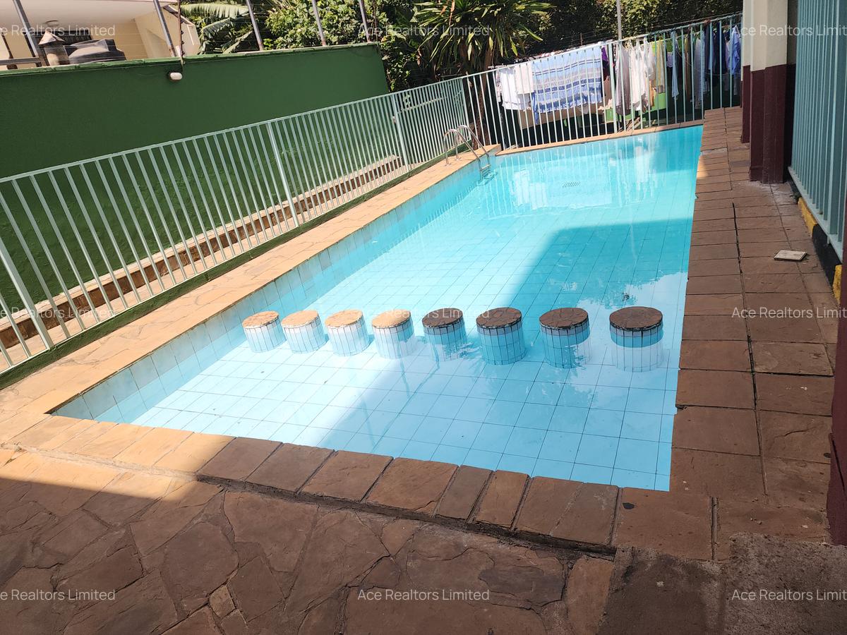 3 Bed Apartment with En Suite at Hatheru Road - 12