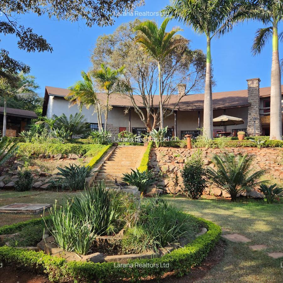 5 Bed Villa with En Suite at Hardy - 1