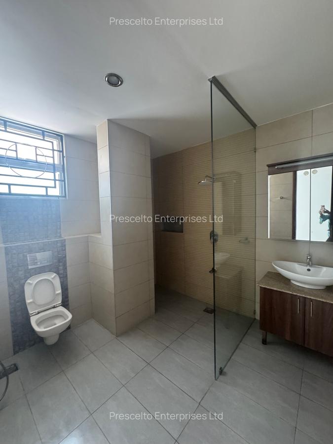 4 Bed Apartment with En Suite at Greenwood Area - 9