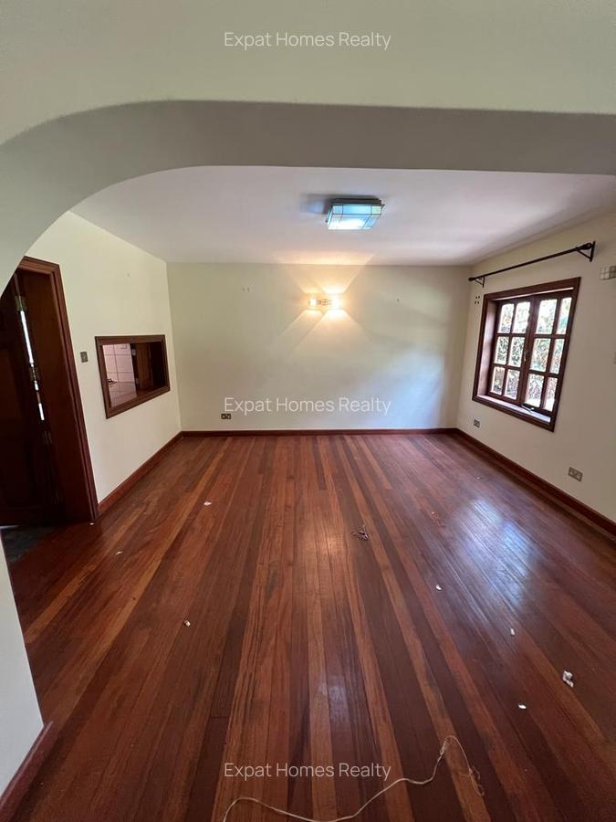 4 Bed Villa with En Suite in Lavington - 2