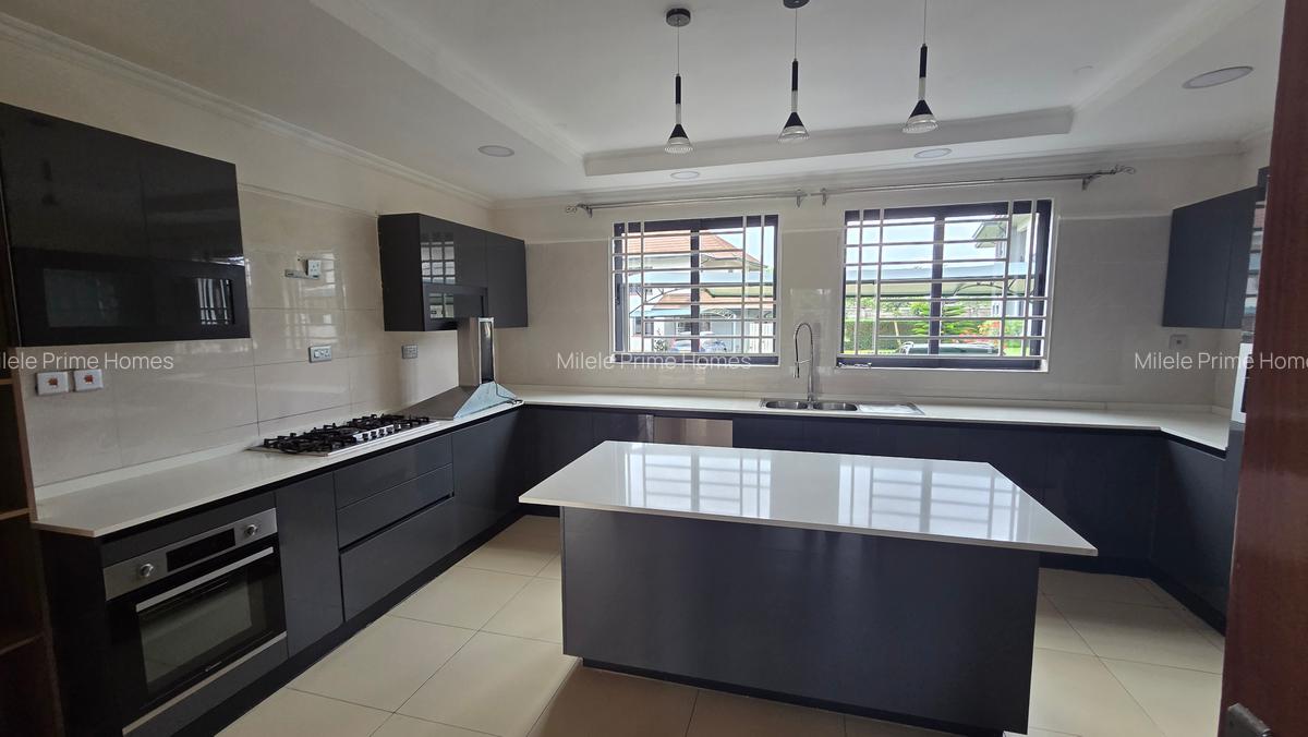 5 Bed Townhouse with En Suite at Paradise - 4