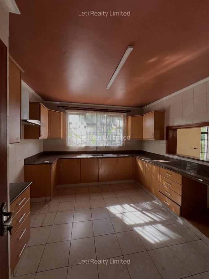 4 Bed Townhouse with En Suite in Lavington - 12